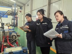 中煤三建三十工程处海则滩矿“铿锵玫瑰”分外美