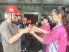 关怀暖一线，童亭矿女工协安员夏日送清凉