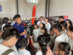 中铁四局一公司工会联合寒亭消防开展亲子夏令营活动